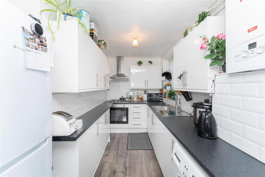 Property photo 2 of 12 41 Templeman Kitch 2.Jpg