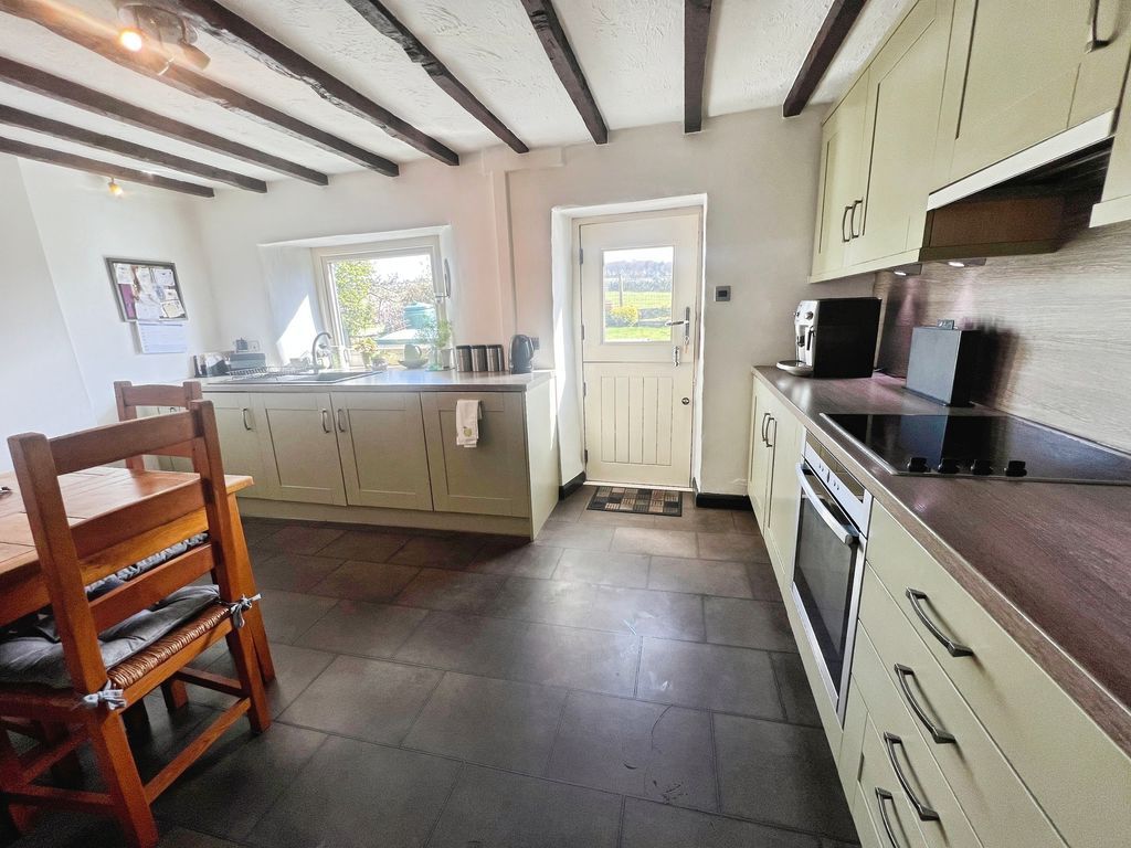 Property photo 3 of 20 Kitchen