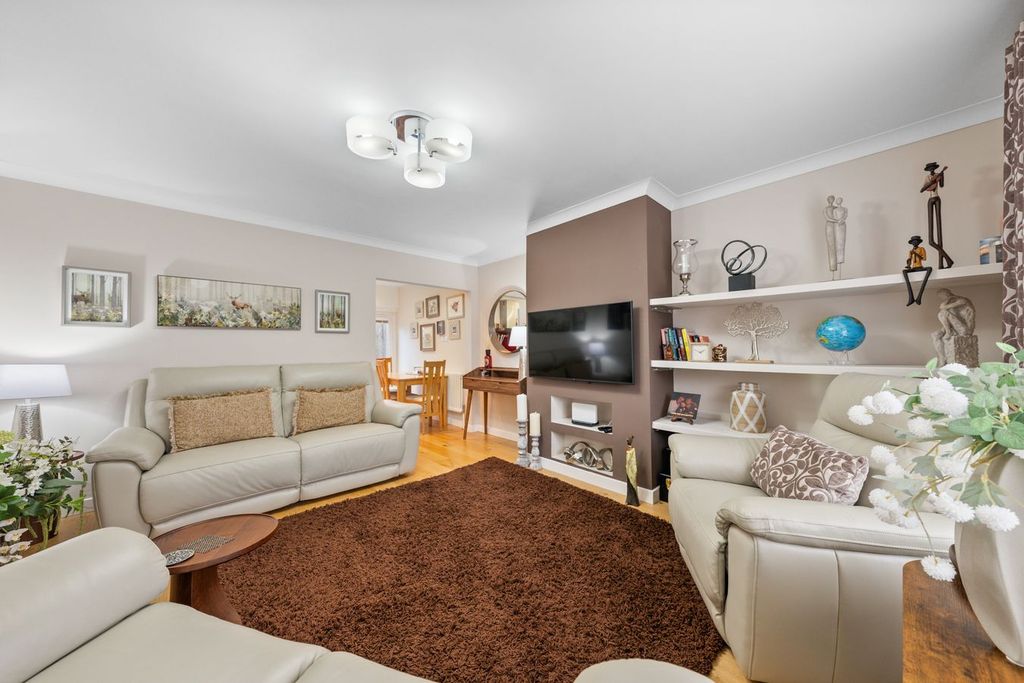 Property photo 3 of 31