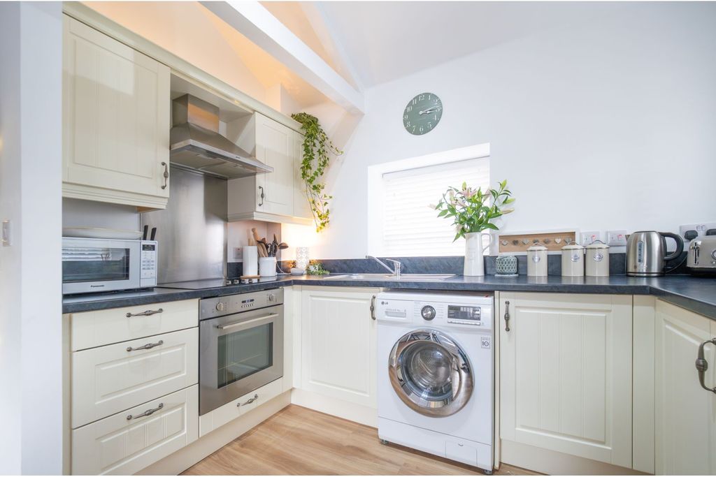 Property photo 3 of 15 Kitchen