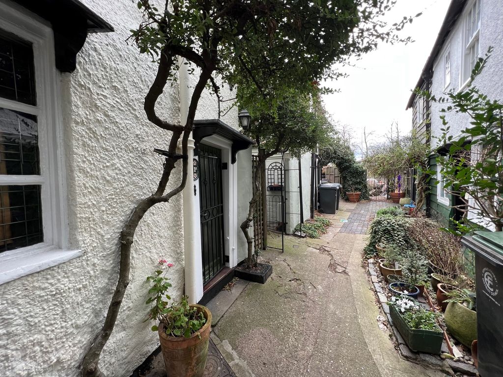 Property photo 1 of 6