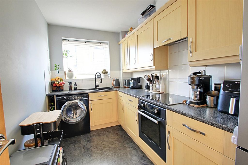 Property photo 3 of 14 Kitchen.Jpg