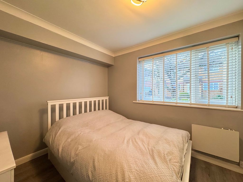 Property photo 3 of 10 Bedroom