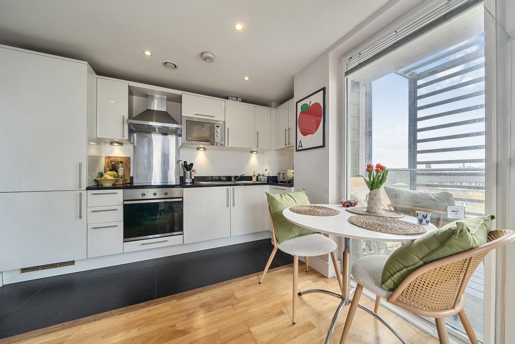 Property photo 2 of 15 1456635-13-6A01d5...