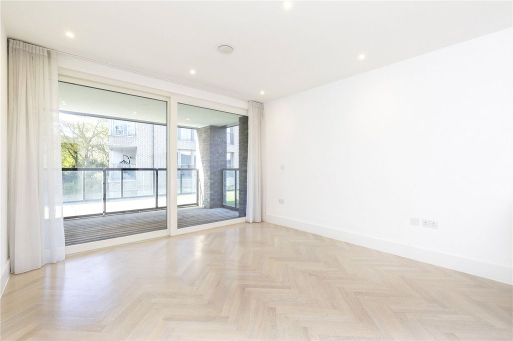 Property photo 2 of 21 Living Area