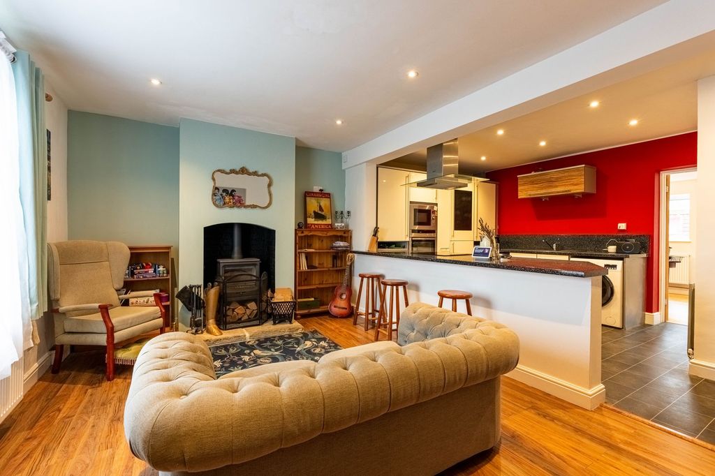 Property photo 2 of 18