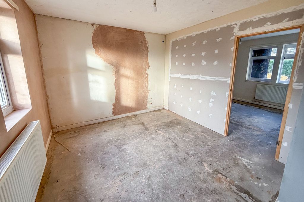 Property photo 3 of 14 22 Brooklands, Brinkworth, Chippenham, Wiltshire, Sn15 5BA