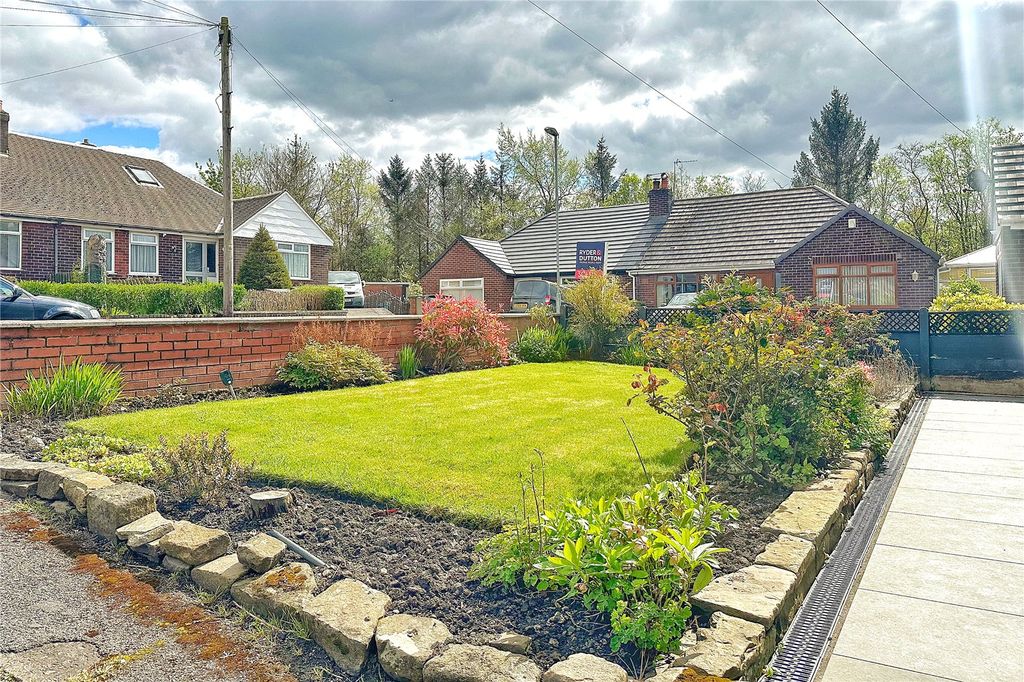 Property photo 2 of 35 Front Garden