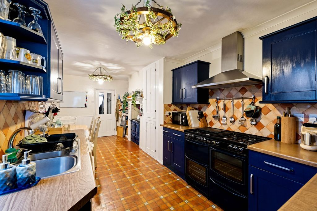 Property photo 3 of 18