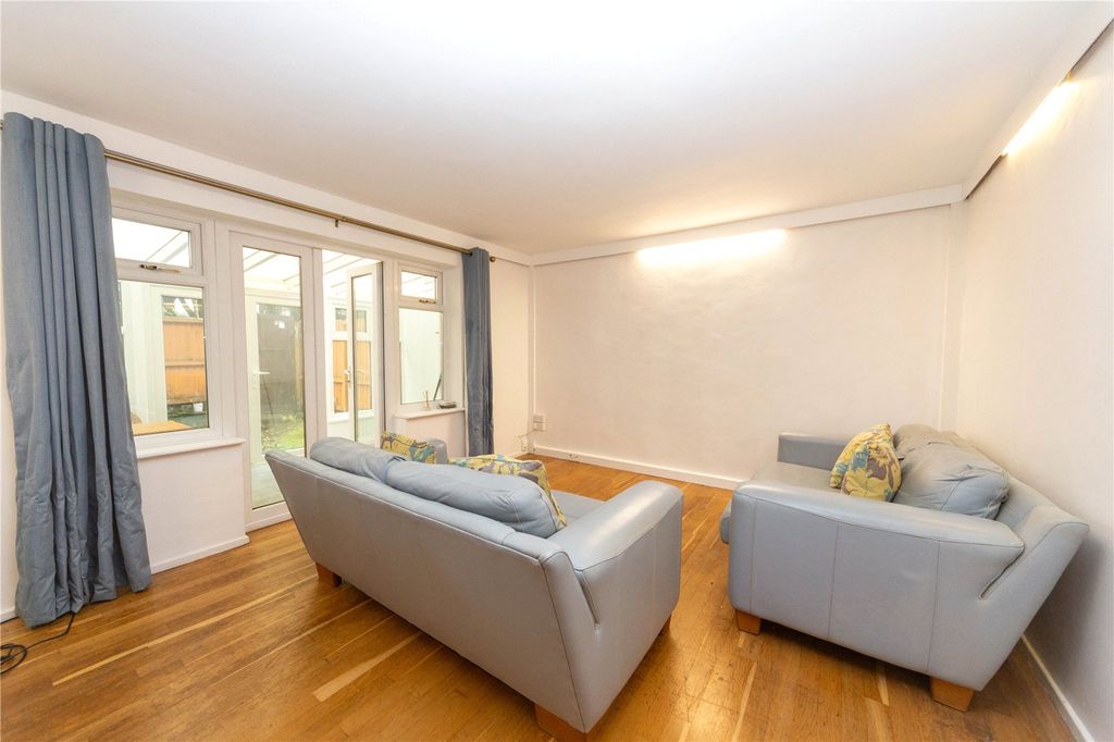 Property photo 2 of 17 Picture No. 10