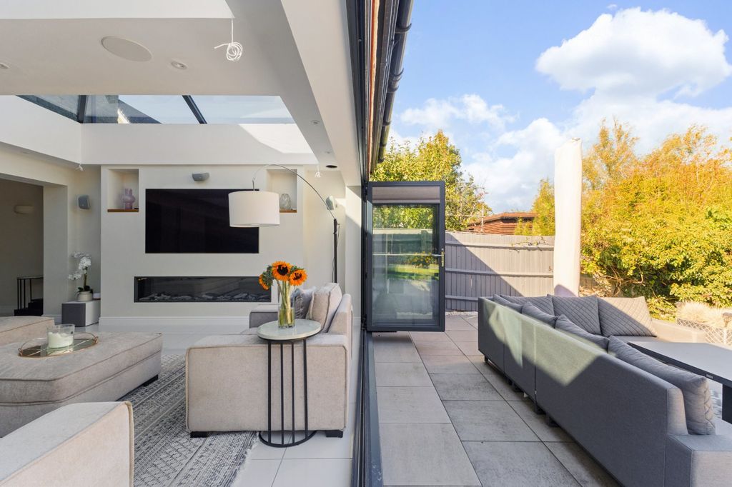 Property photo 3 of 27 Picture 3