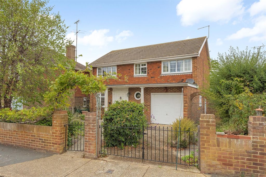 Property photo 1 of 16 Kingsdown Park, Tankerton, Whitstable