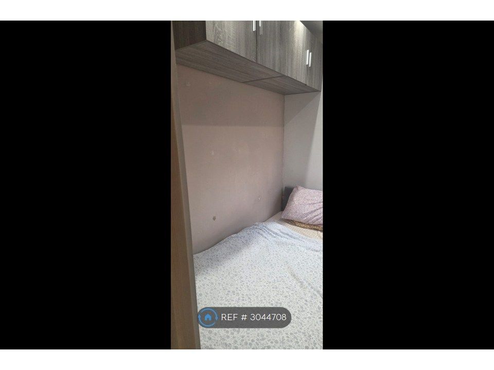 Property photo 1 of 21 Single Room With Kitchen