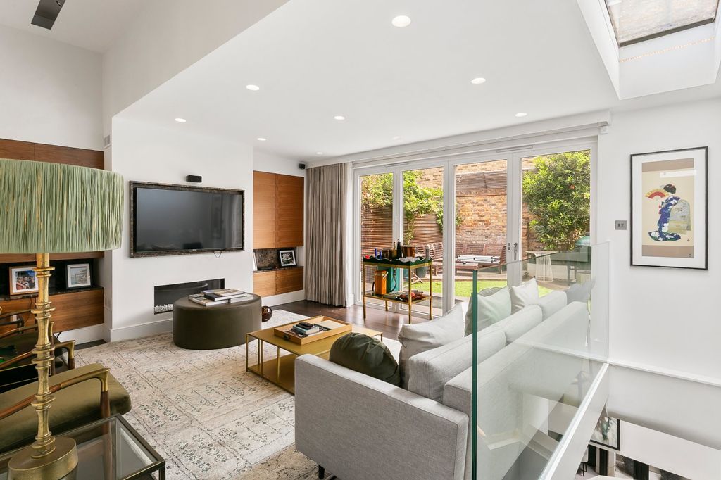 Property photo 1 of 18