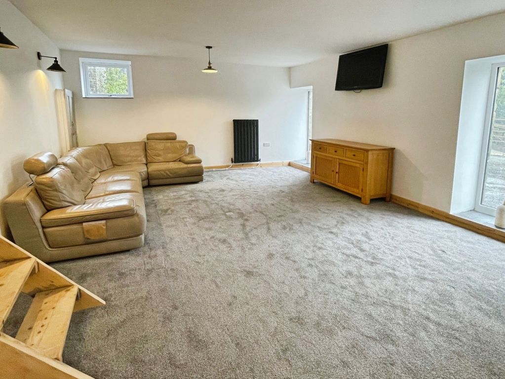 Property photo 2 of 28 Lounge