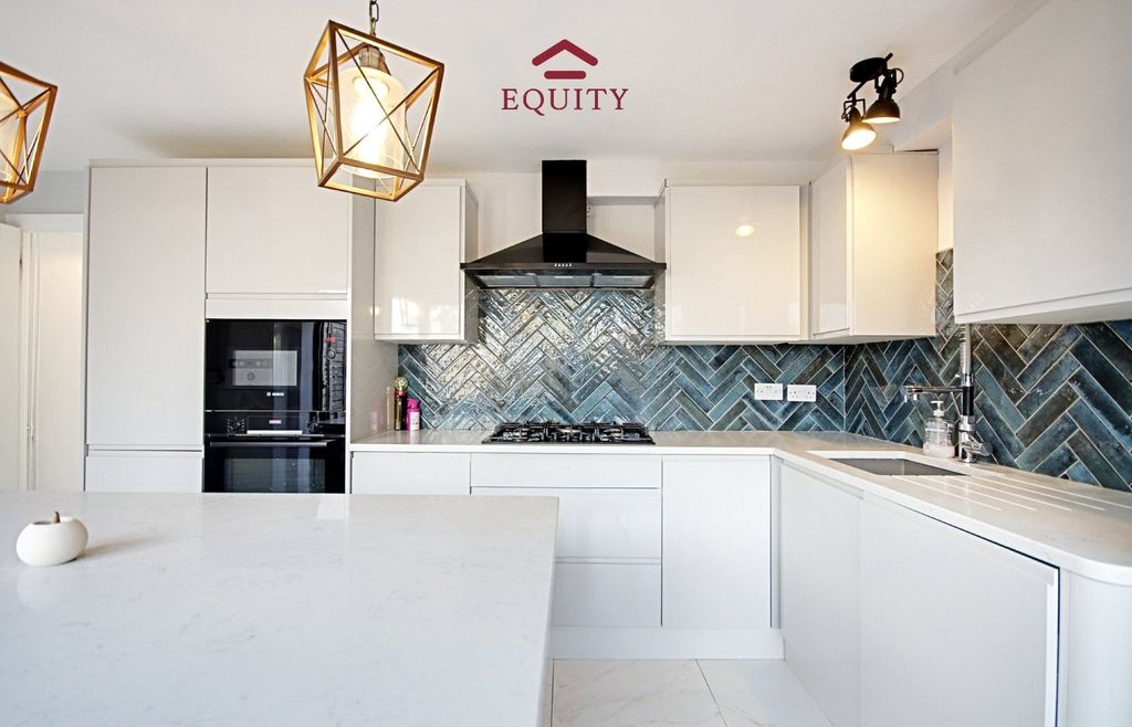 Property photo 2 of 17 Picture No. 14