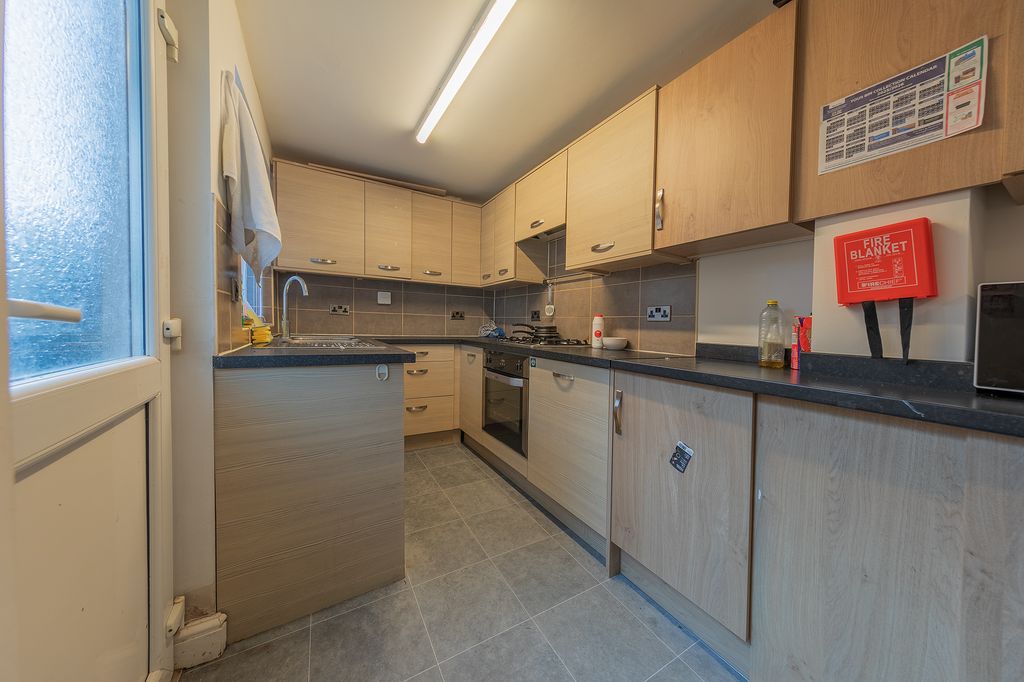 Property photo 3 of 27