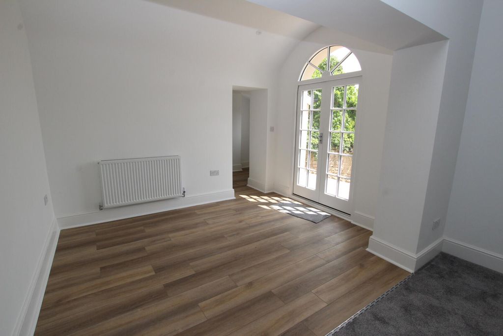 Property photo 2 of 20 Living Room