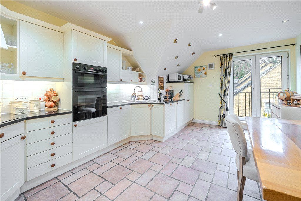 Property photo 3 of 19 Breakfast Kitchen