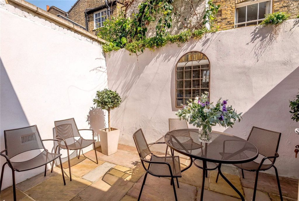 Property photo 2 of 13 Patio Garden