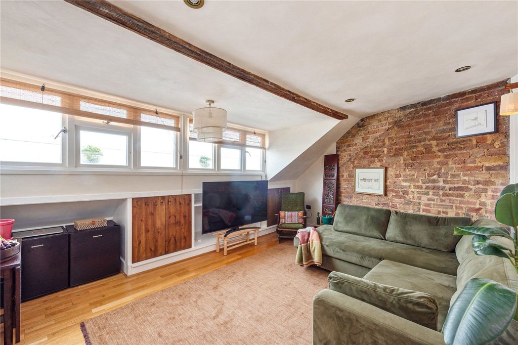 Property photo 2 of 17 Picture No. 28