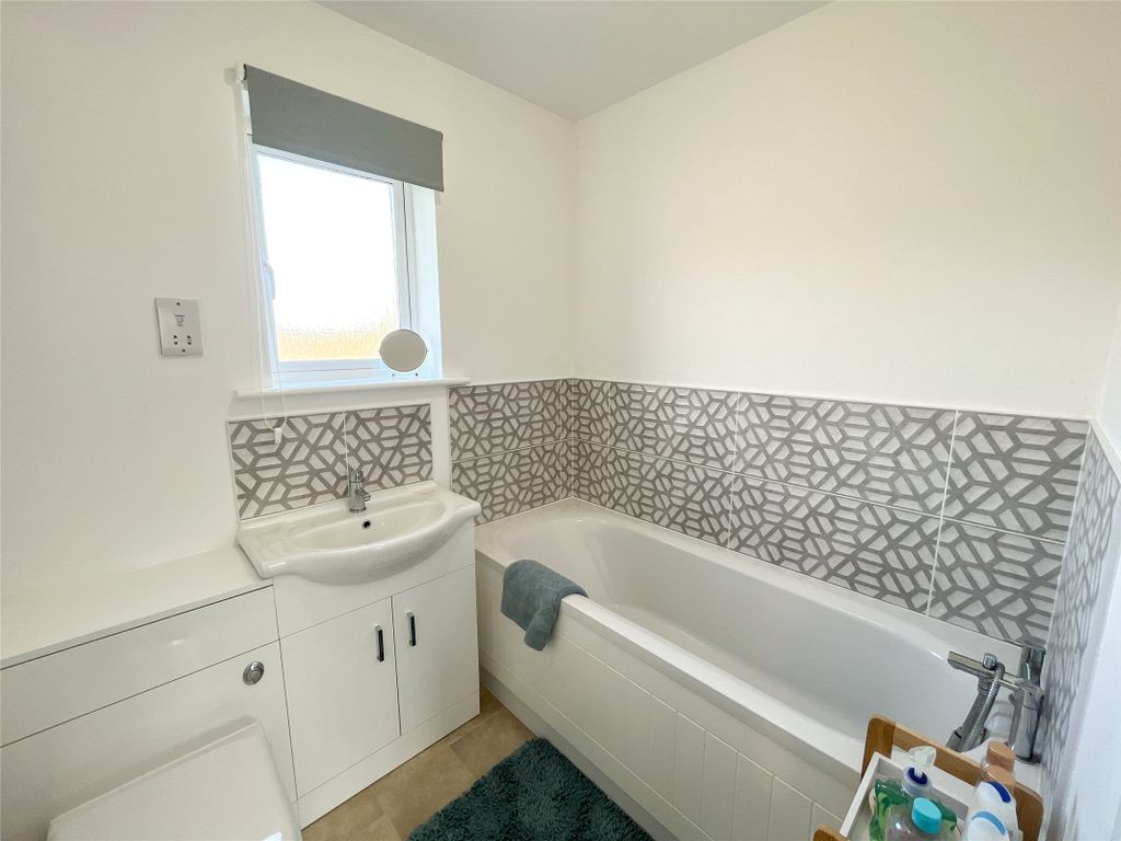 Property photo 3 of 21 Bathroom