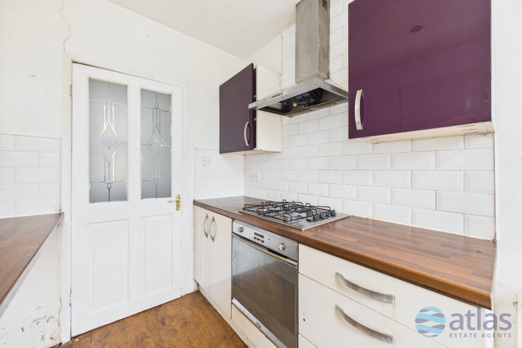 Property photo 3 of 17 Kitchen