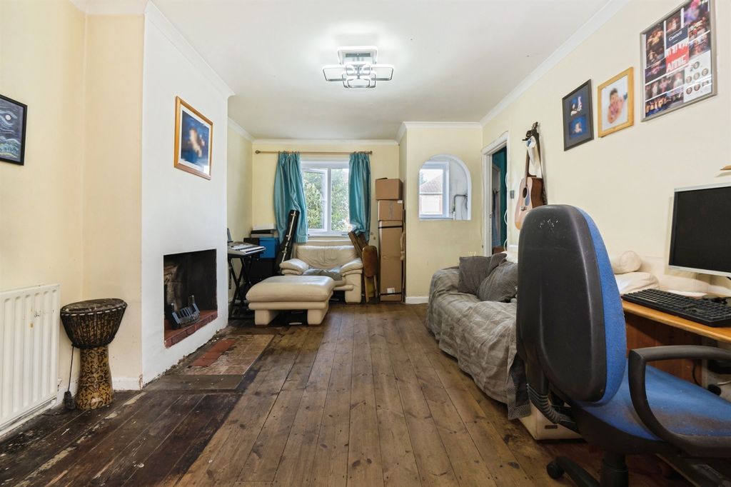 Property photo 2 of 14