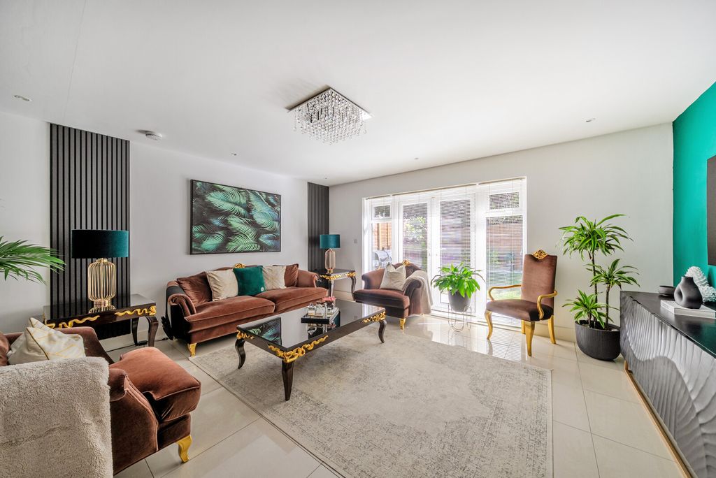 Property photo 2 of 18 1448811-7-69E8dc9...