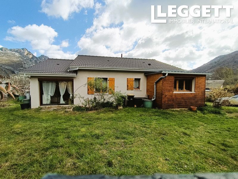 Property photo 2 of 8