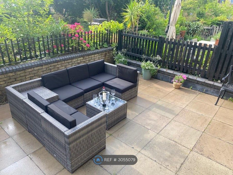 Property photo 1 of 12 Large Patio For Entertaining