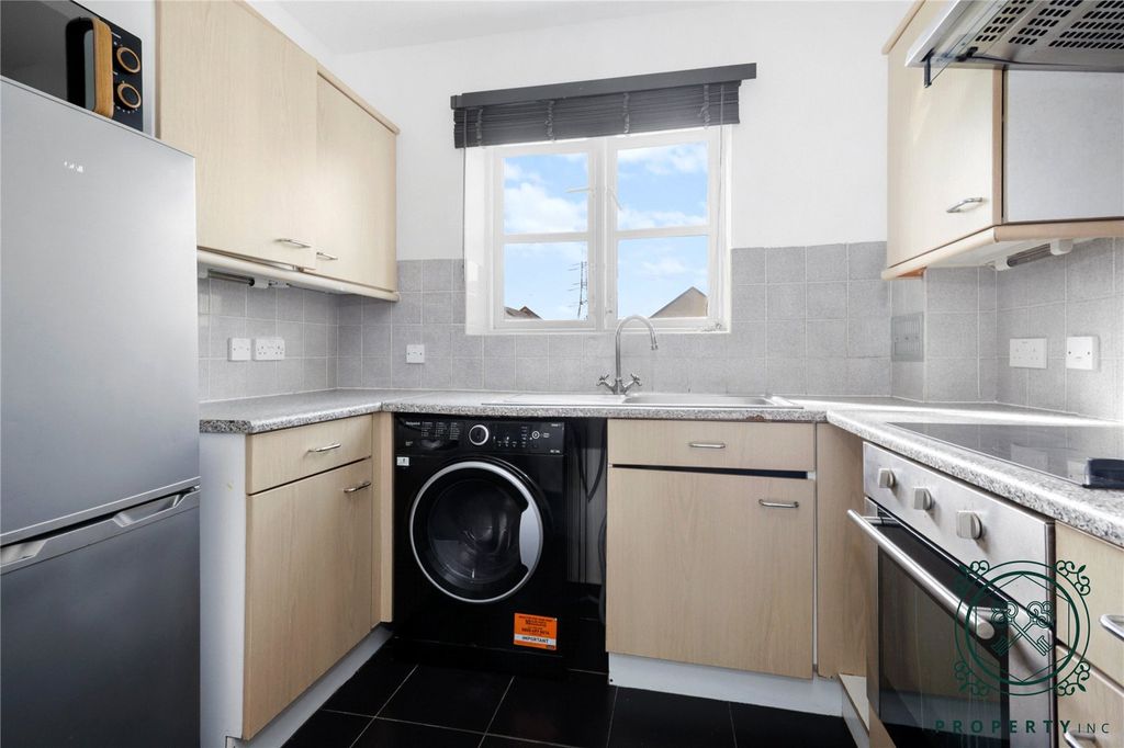 Property photo 3 of 12 Kitchen