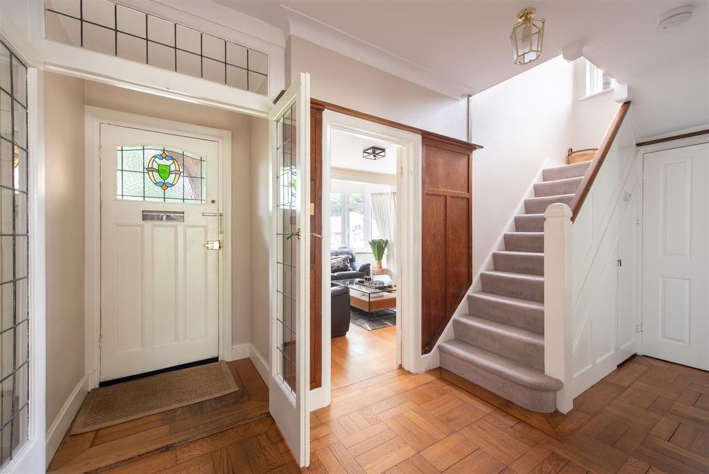 Property photo 2 of 27 Oak Way 6.Jpg