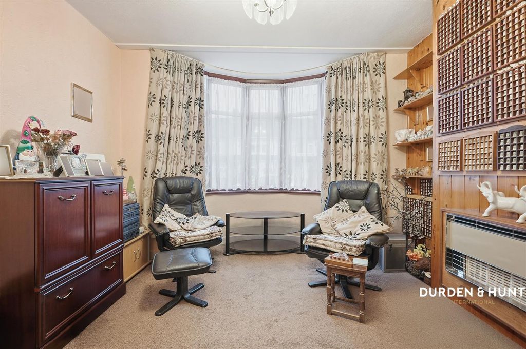 Property photo 3 of 21 Harwood Avenue