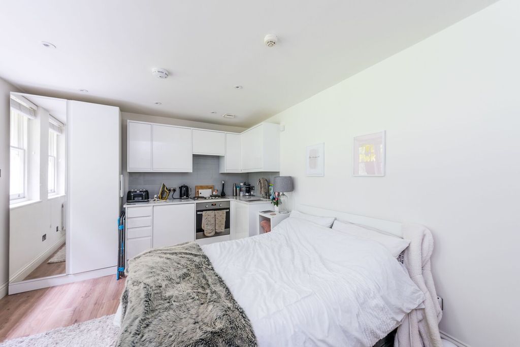 Property photo 2 of 3