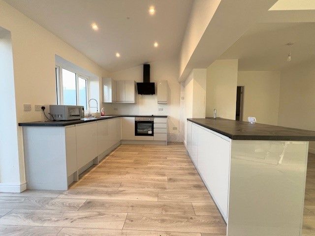 Property photo 1 of 11 Kitchen