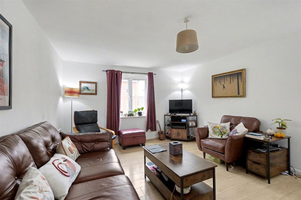 Property photo 2 of 14 Lounge_1.Jpeg