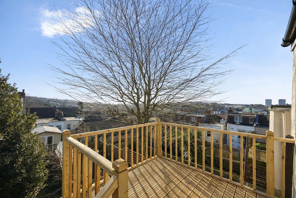 Property photo 2 of 10 Terrace.Png