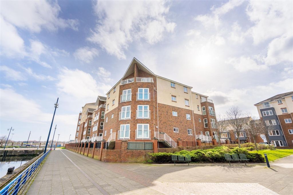 Property photo 1 of 6 External