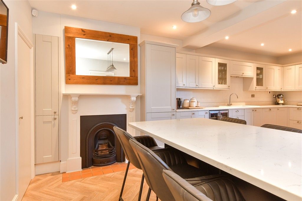 Property photo 3 of 15 Dining Area