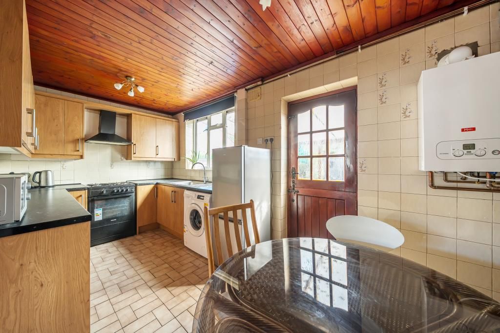 Property photo 3 of 19 Kitchen