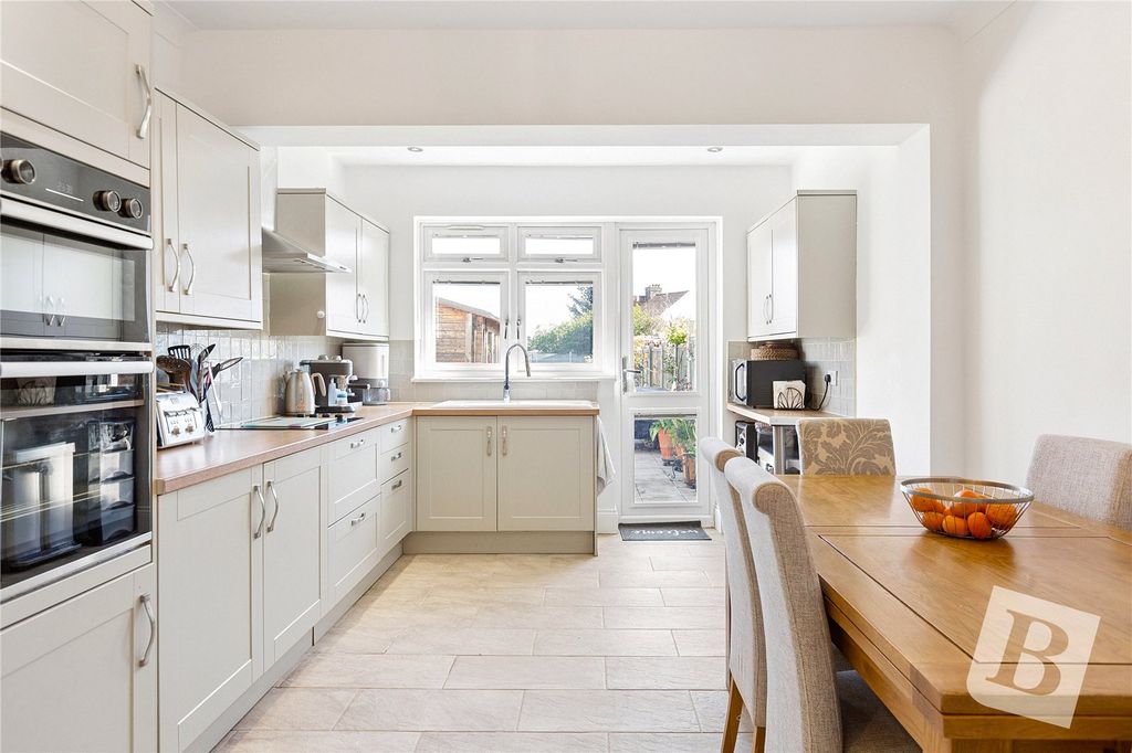 Property photo 2 of 15 Picture No. 13