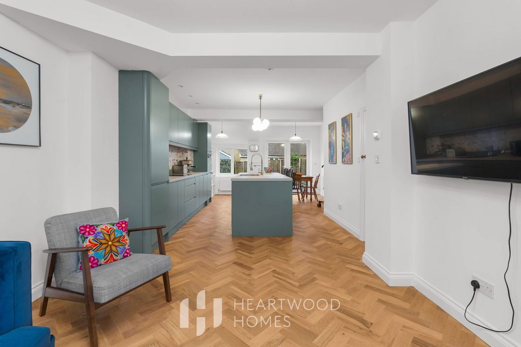 Property photo 3 of 14