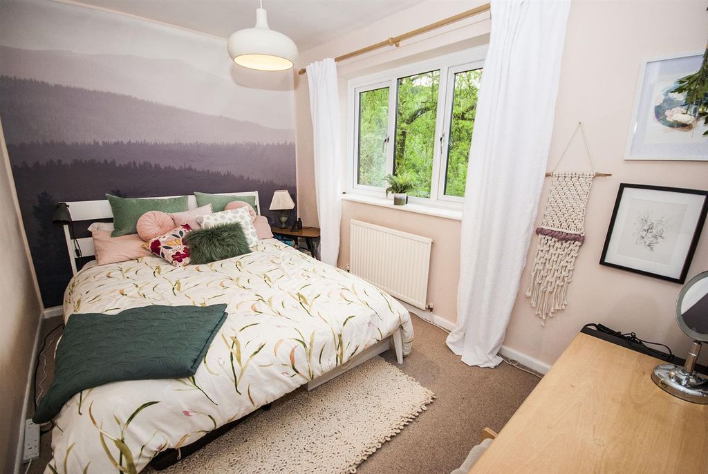 Property photo 3 of 11 Master Bedroom