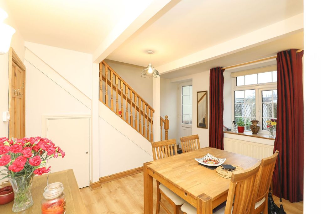 Property photo 3 of 27