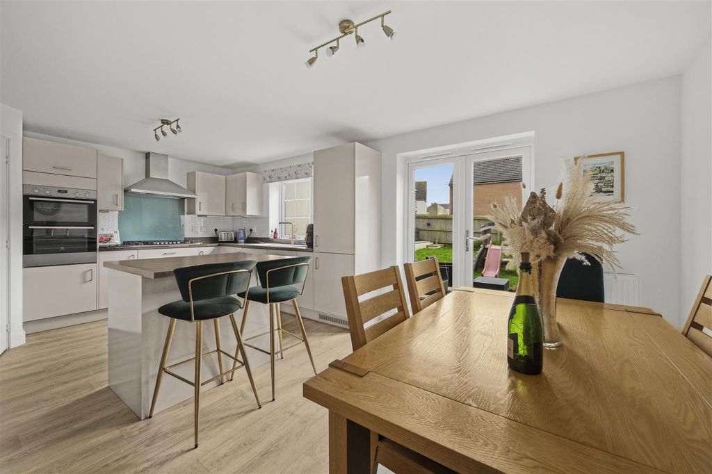 Property photo 2 of 24