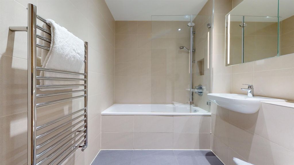 Property photo 2 of 18 6453A1673539d0E18Cbe3A66_2d2Bb26d6c2564617E98d41F7