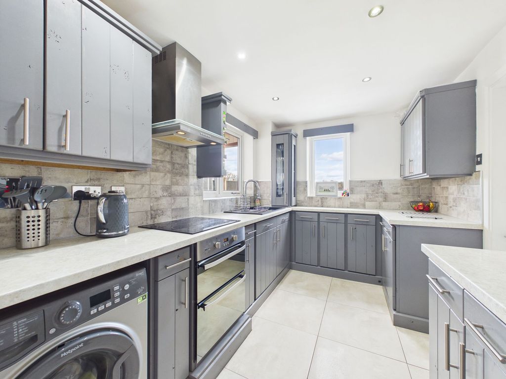 Property photo 3 of 20 Kitchen