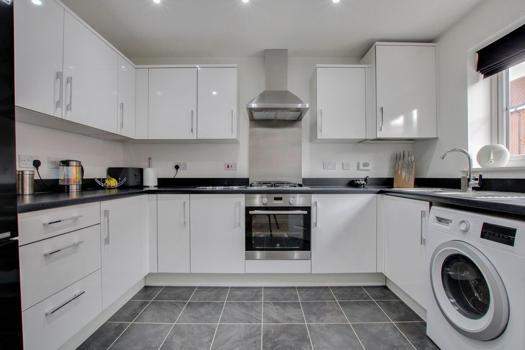 Property photo 2 of 23