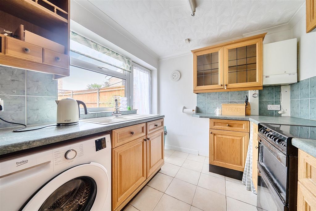 Property photo 2 of 14 Kitchen